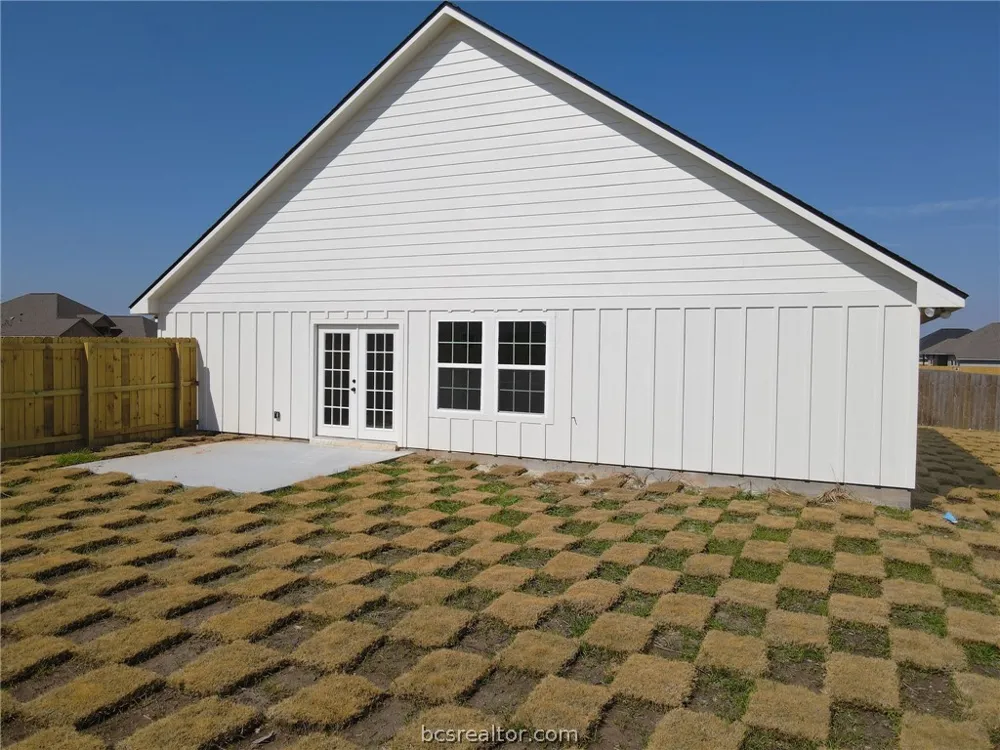 161 Turnrow Cove Snook, TX 77879