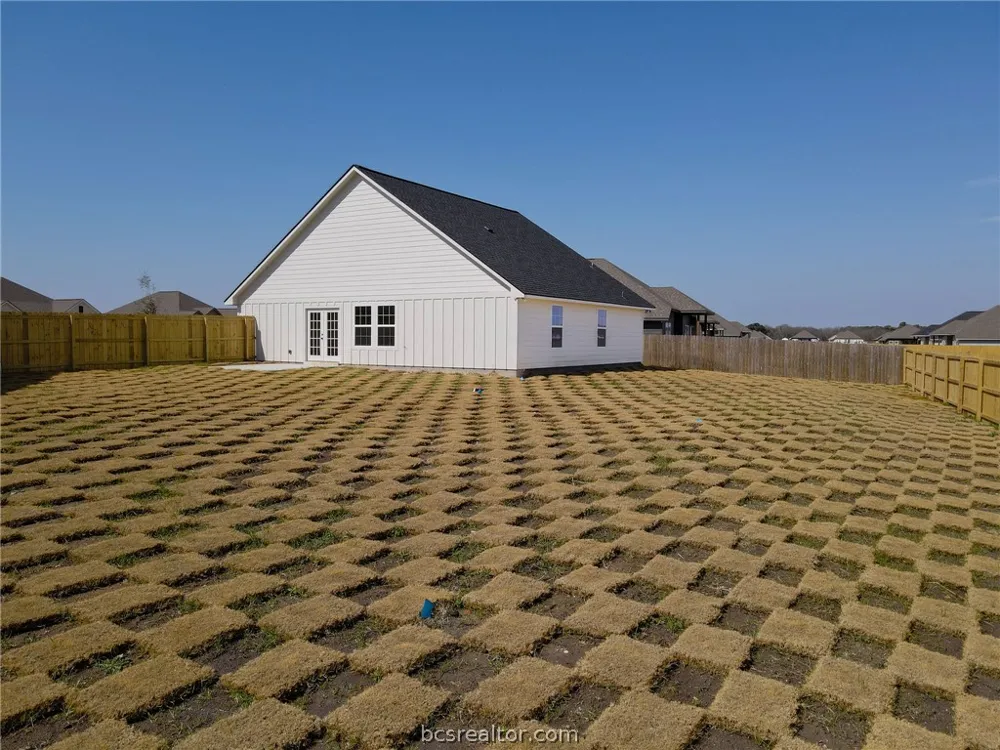 161 Turnrow Cove Snook, TX 77879