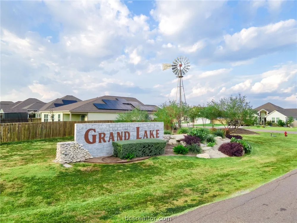 161 Turnrow Cove Snook, TX 77879