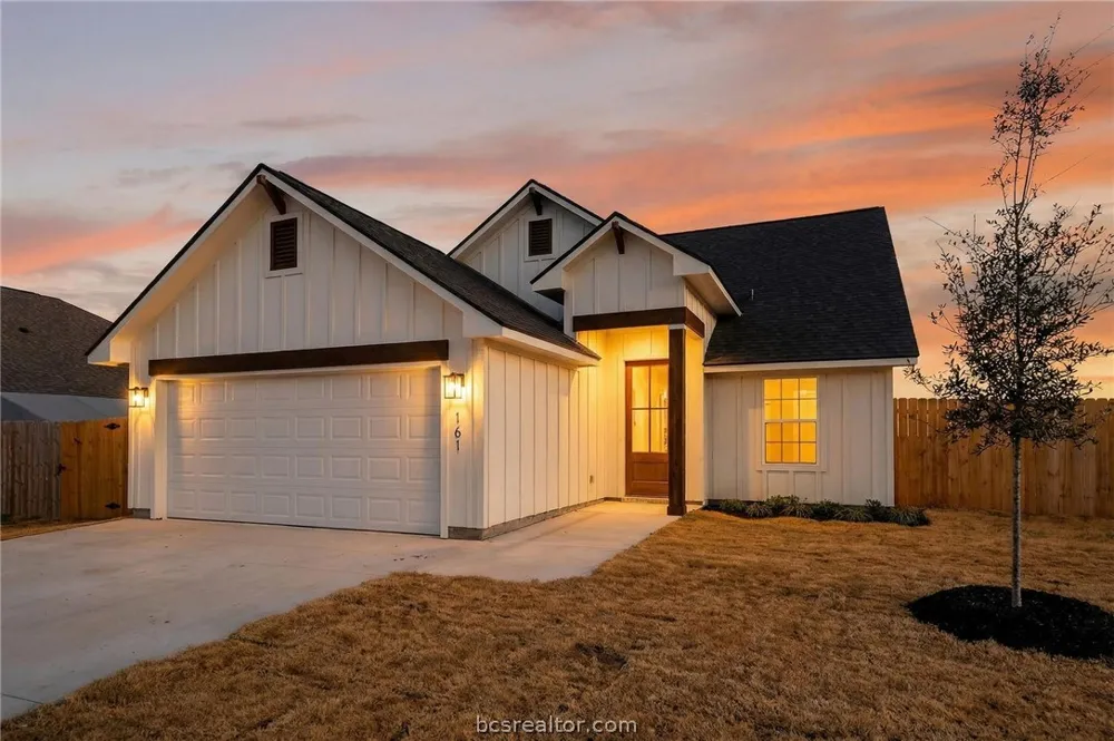 161 Turnrow Cove Snook, TX 77879