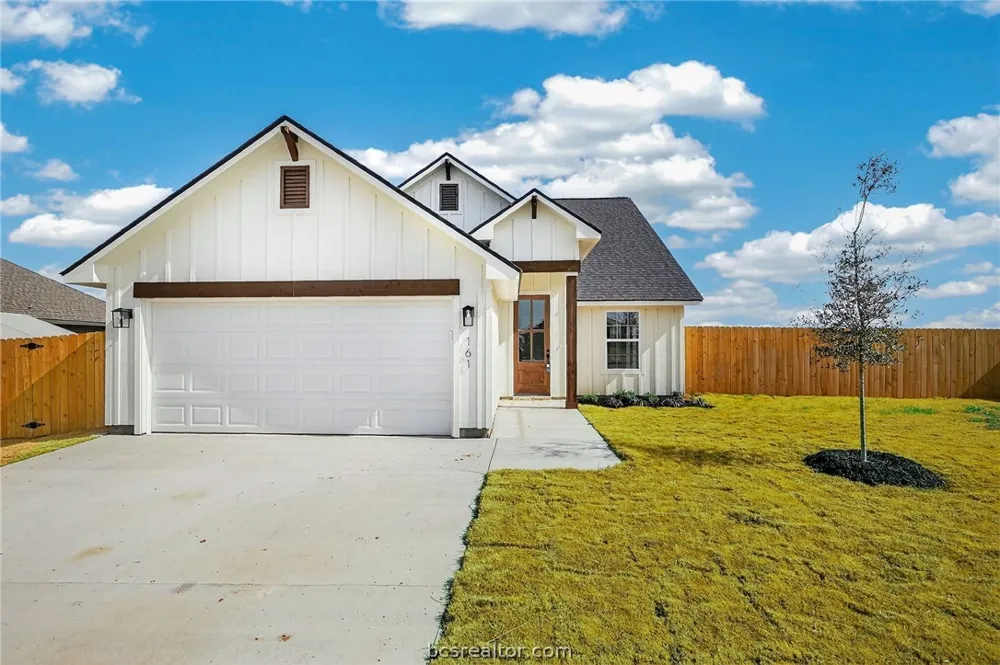 161 Turnrow Cove Snook, TX 77879