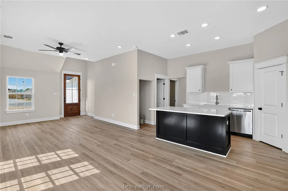 161 Turnrow Cove Snook, TX 77879
