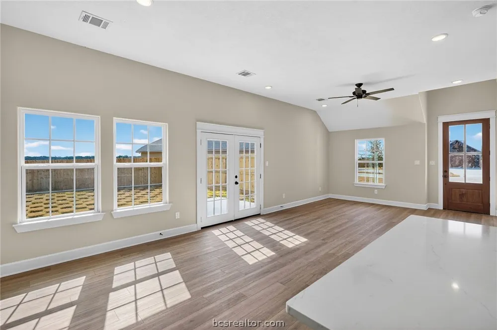 161 Turnrow Cove Snook, TX 77879