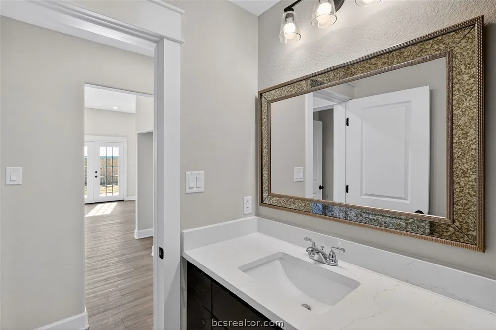 161 Turnrow Cove Snook, TX 77879