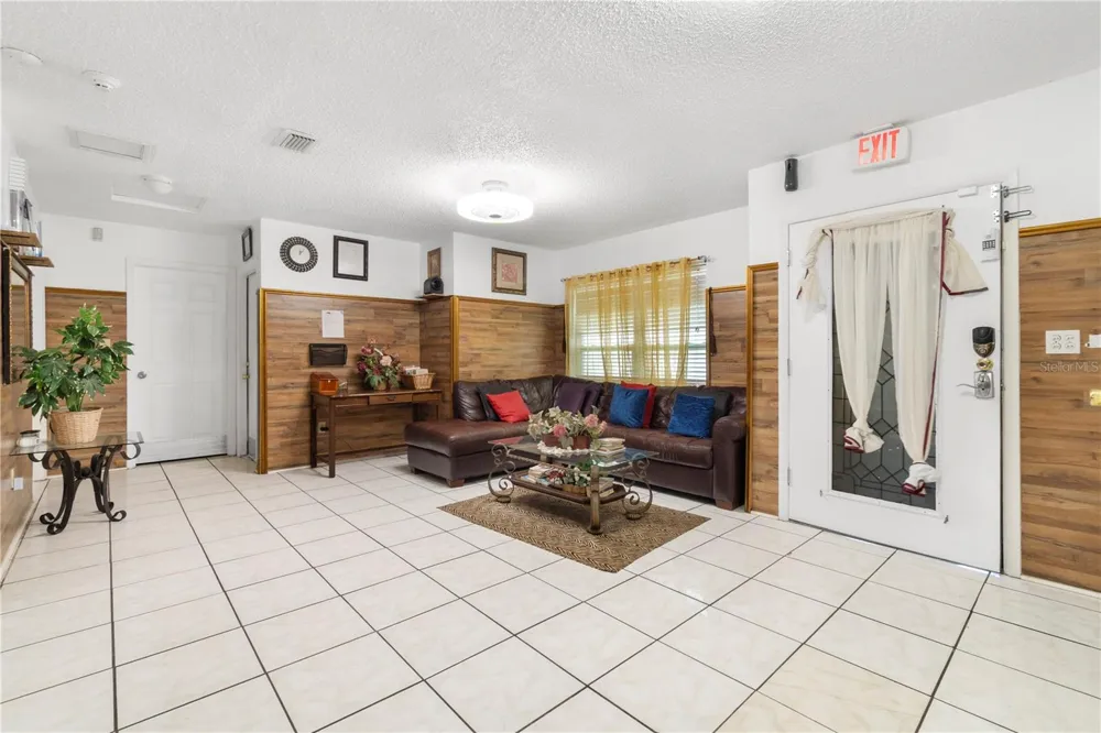 613 FOREST HILLS DRIVE Brandon, FL 33510