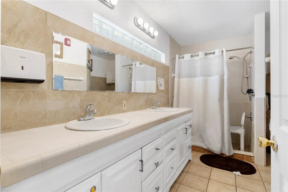 613 FOREST HILLS DRIVE Brandon, FL 33510