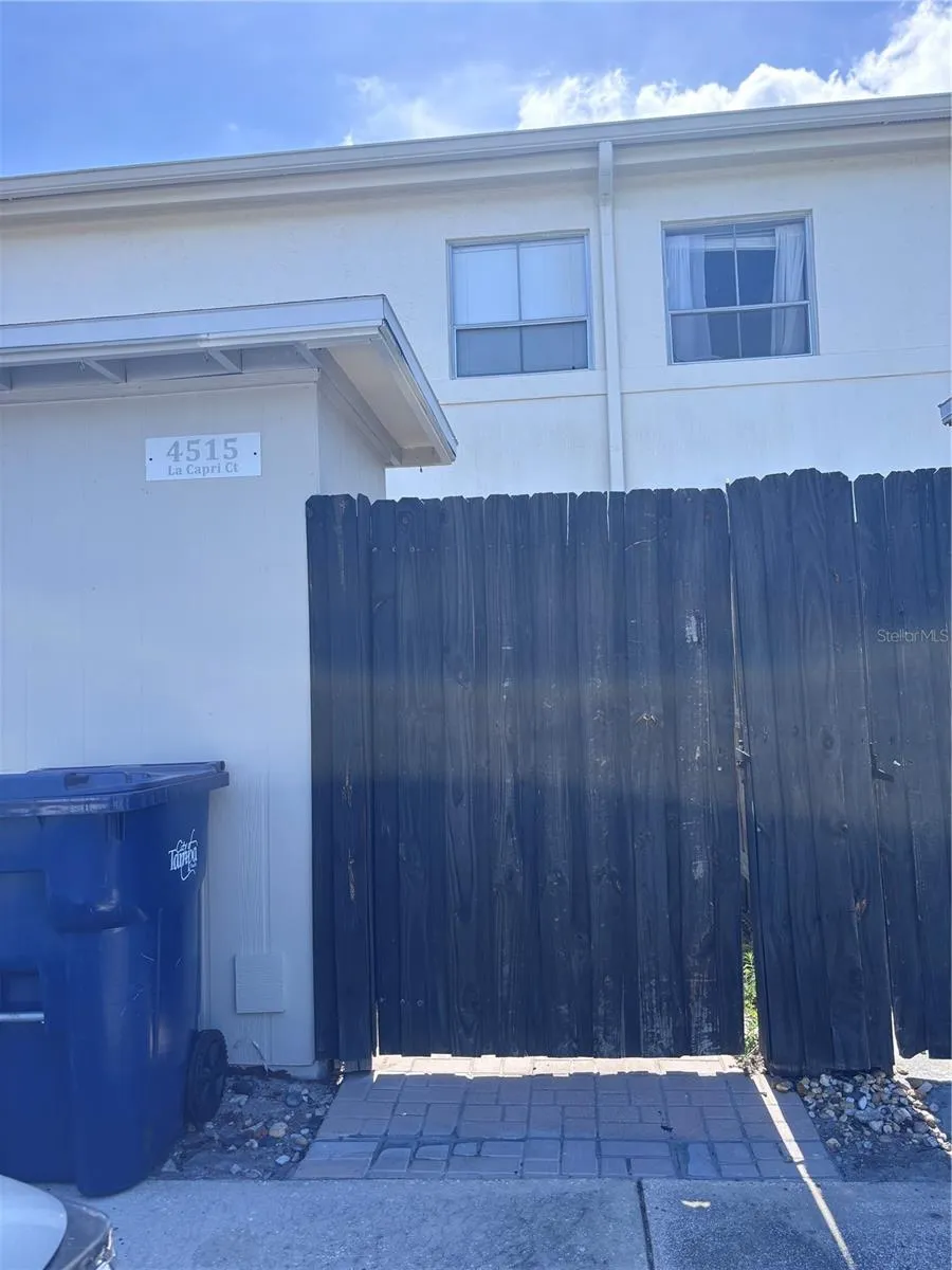 4515 LA CAPRI COURT Tampa, FL 33611