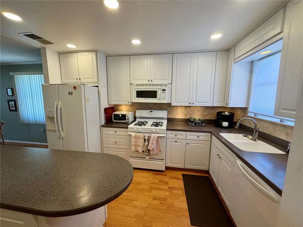 6025 SHORE BOULEVARD S #415 Gulfport, FL 33707