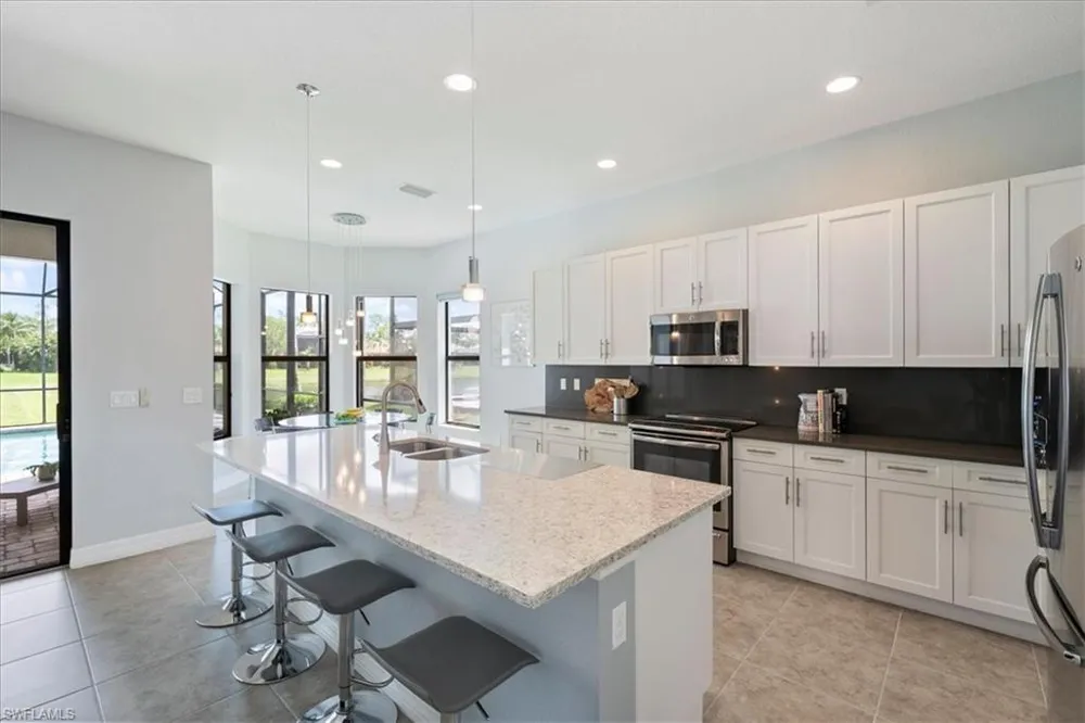 3264 Pacific Drive Naples, FL 34119