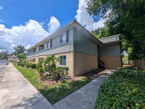 228 THORN TREE PLACE #228