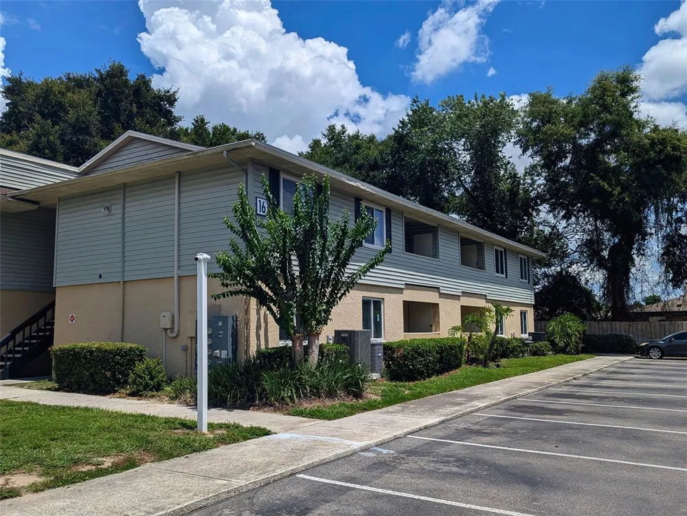 228 THORN TREE PLACE #228 Brandon, FL 33510