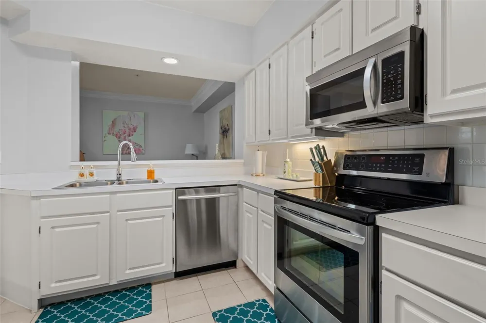 3302 BAY CLUB CIRCLE #3202 Tampa, FL 33607