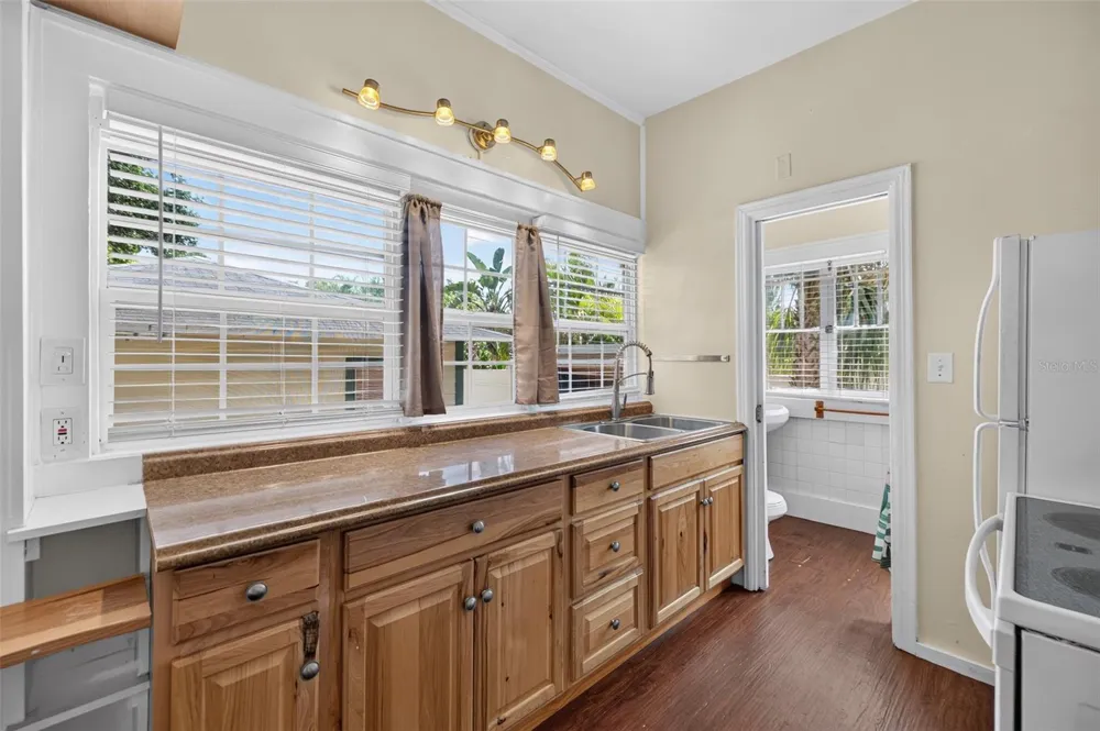 2800 2ND AVENUE St Petersburg, FL 33713