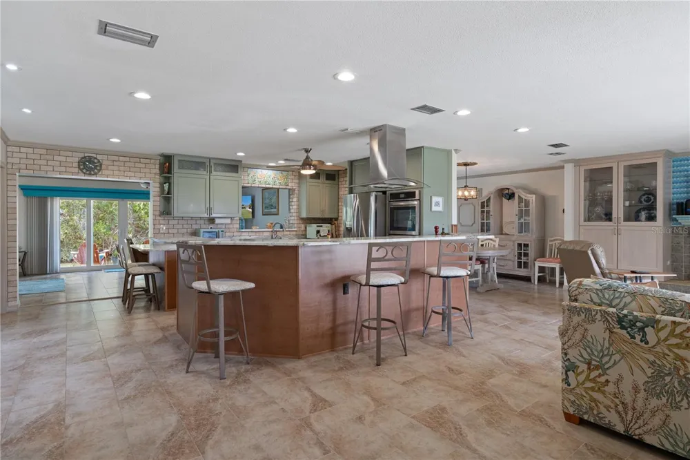 2160 WATERSEDGE DRIVE Crystal River, FL 34429