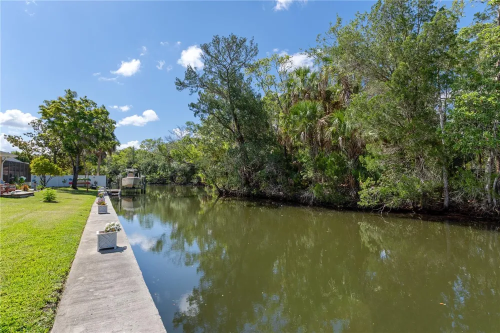 2160 WATERSEDGE DRIVE Crystal River, FL 34429
