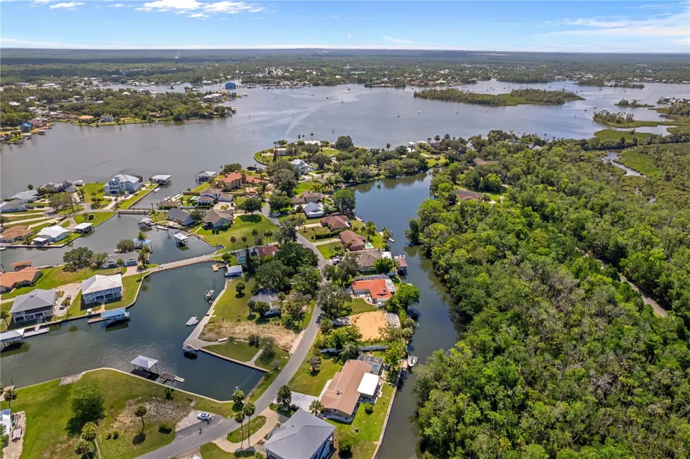 2160 WATERSEDGE DRIVE Crystal River, FL 34429