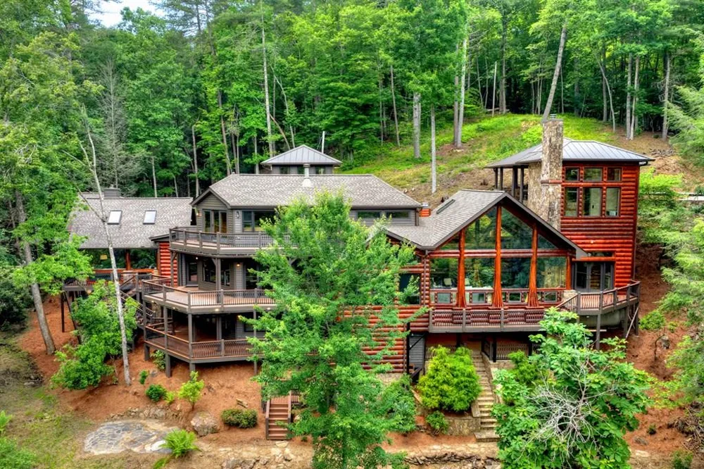 192 Delphi Hills Lane McCaysville, GA 30555