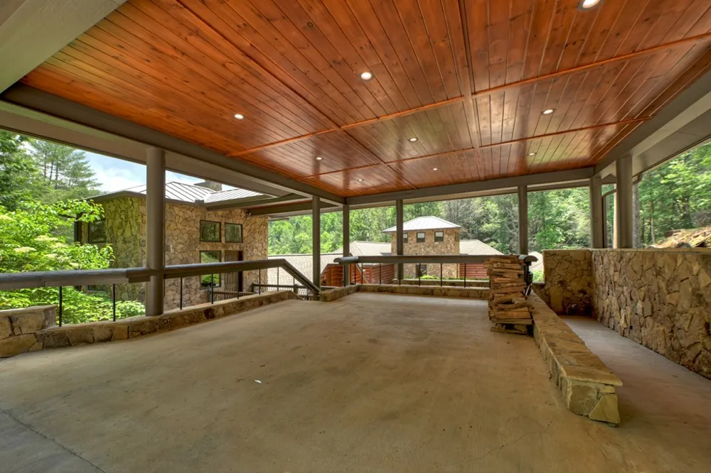 192 Delphi Hills Lane McCaysville, GA 30555