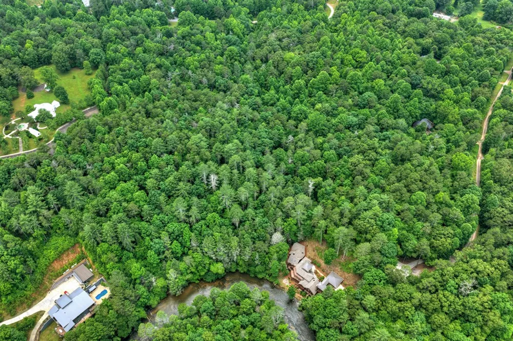 192 Delphi Hills Lane McCaysville, GA 30555