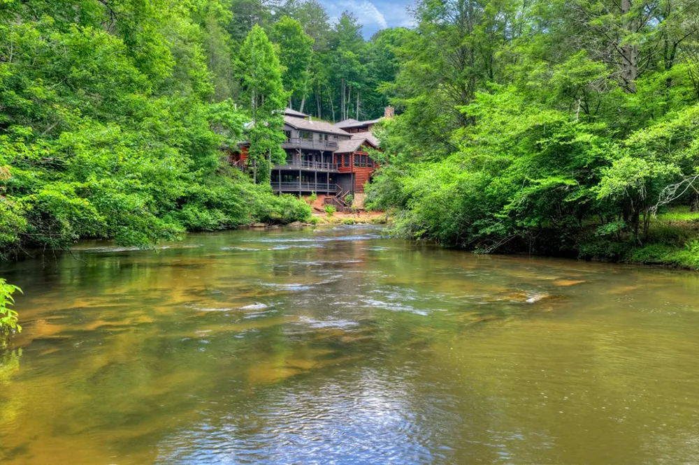 192 Delphi Hills Lane McCaysville, GA 30555
