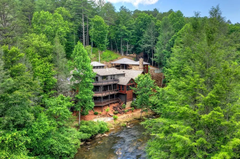 192 Delphi Hills Lane McCaysville, GA 30555