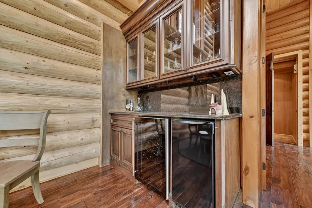 192 Delphi Hills Lane McCaysville, GA 30555
