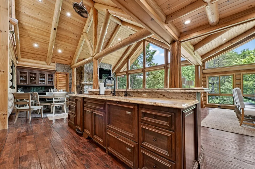 192 Delphi Hills Lane McCaysville, GA 30555