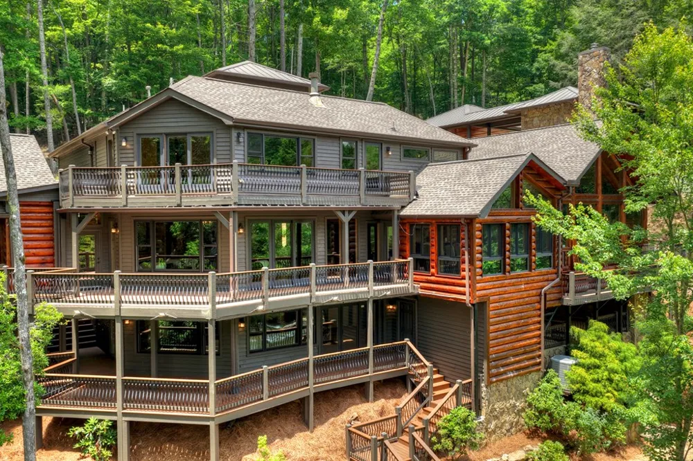 192 Delphi Hills Lane McCaysville, GA 30555