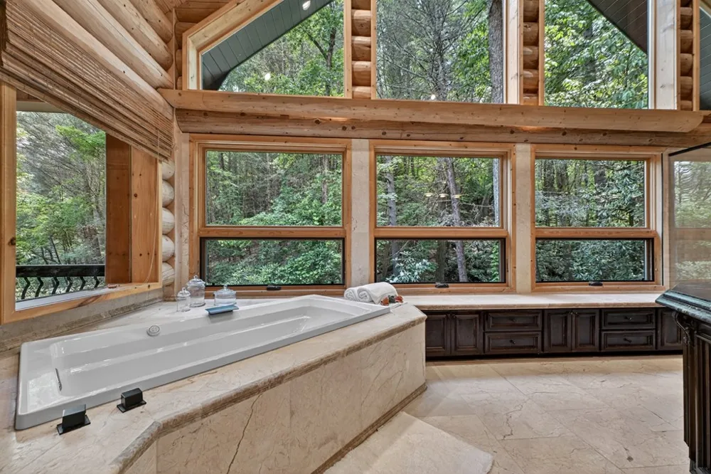 192 Delphi Hills Lane McCaysville, GA 30555