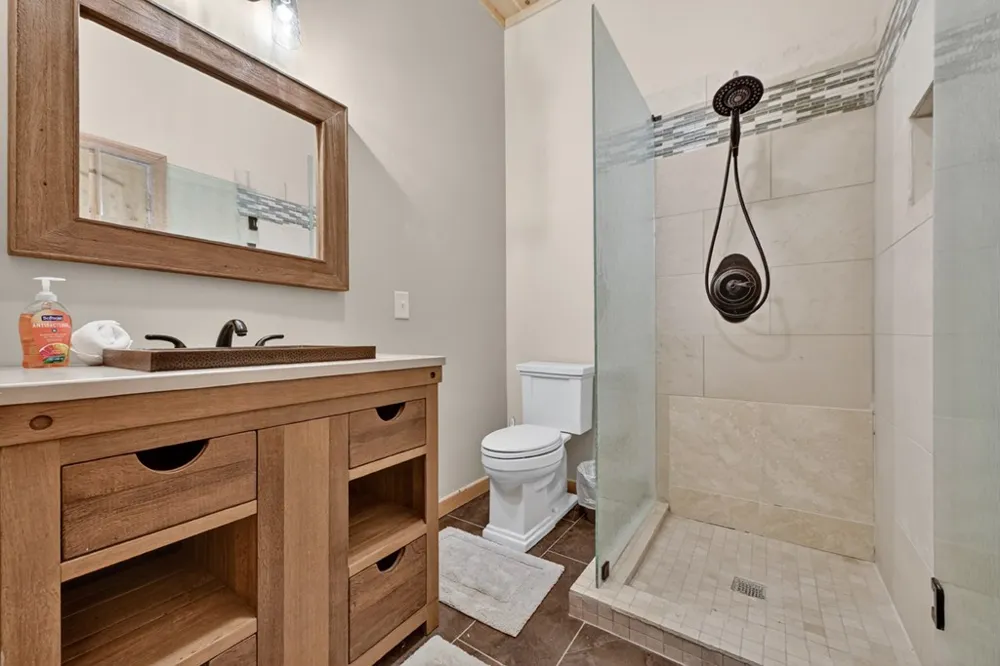 192 Delphi Hills Lane McCaysville, GA 30555