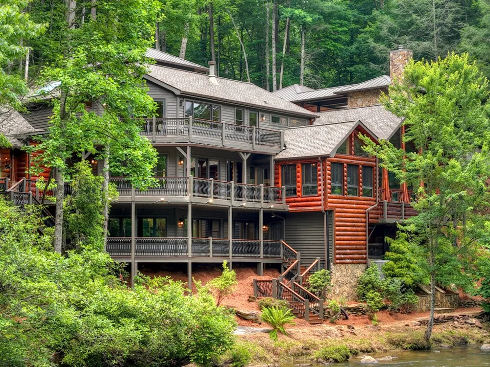 192 Delphi Hills Lane McCaysville, GA 30555