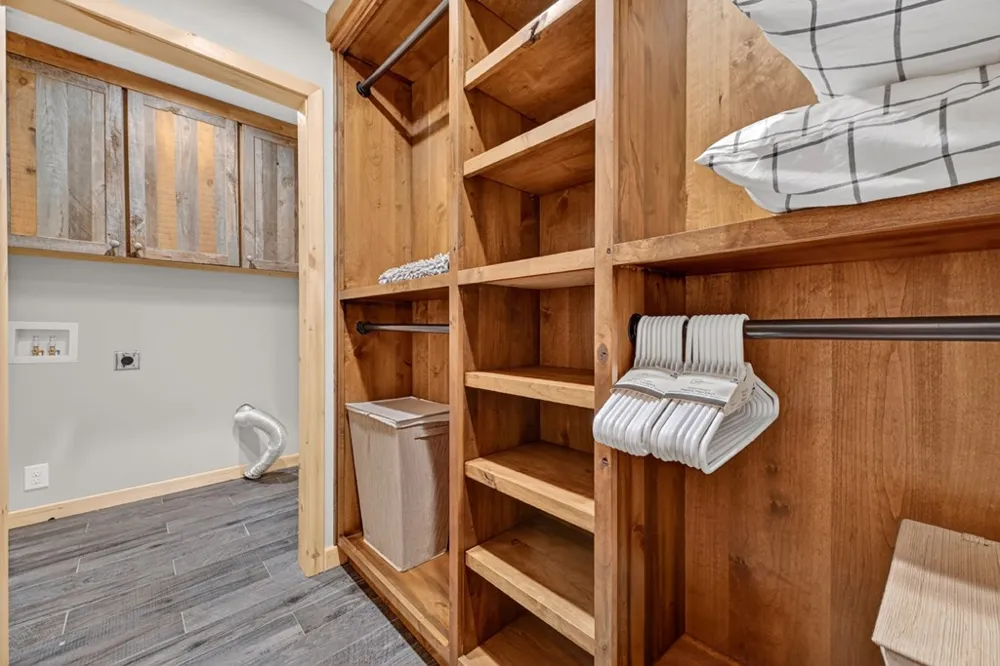 192 Delphi Hills Lane McCaysville, GA 30555