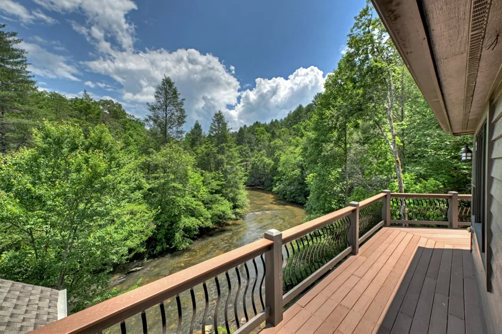 192 Delphi Hills Lane McCaysville, GA 30555