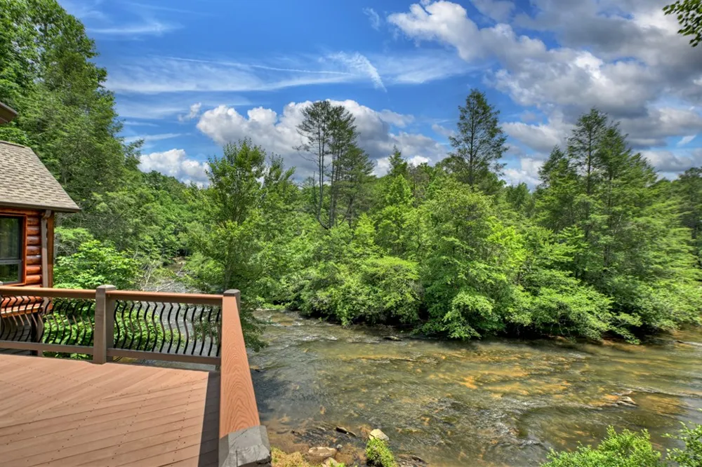 192 Delphi Hills Lane McCaysville, GA 30555