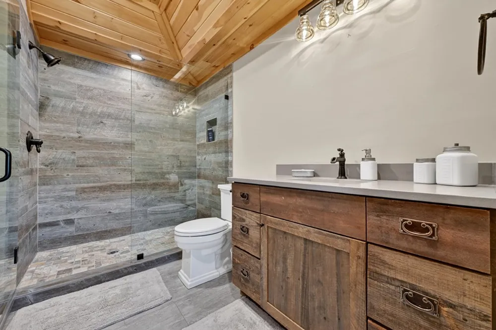 192 Delphi Hills Lane McCaysville, GA 30555