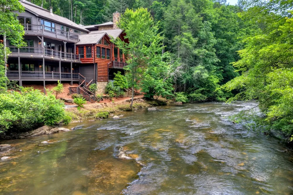 192 Delphi Hills Lane McCaysville, GA 30555