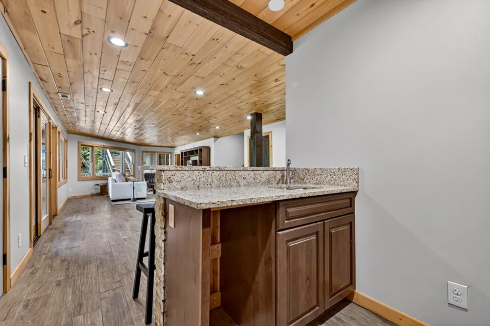 192 Delphi Hills Lane McCaysville, GA 30555