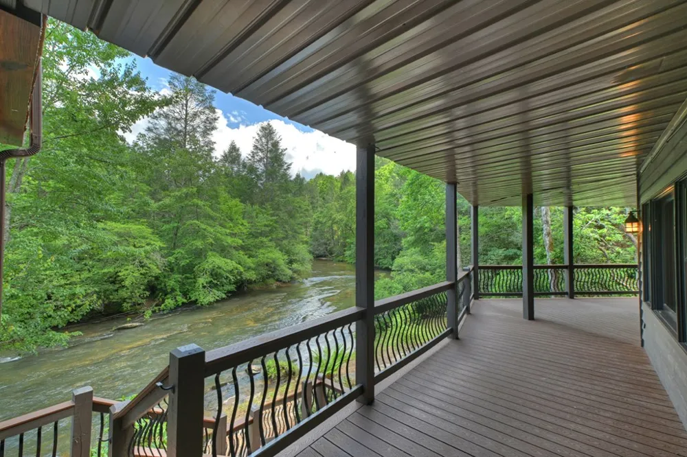 192 Delphi Hills Lane McCaysville, GA 30555
