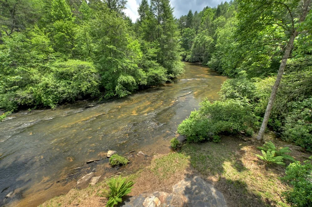 192 Delphi Hills Lane McCaysville, GA 30555
