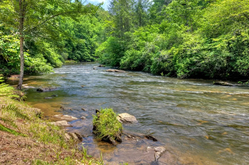 192 Delphi Hills Lane McCaysville, GA 30555