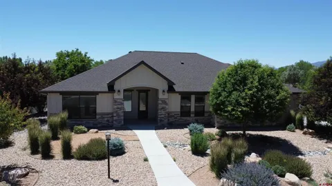 875 SE Pinyon Street