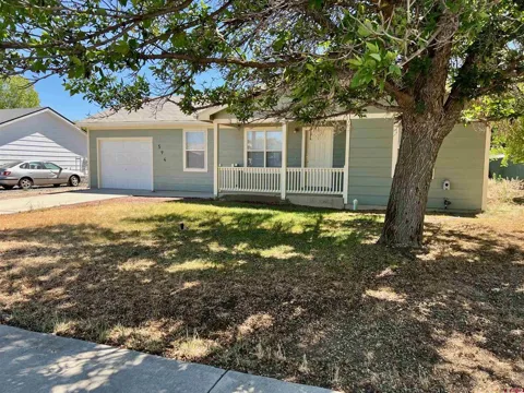 594 W Apple Drive