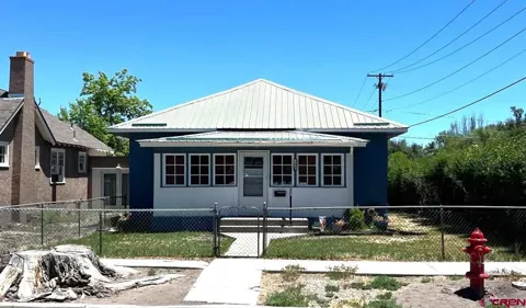 220 Alamosa Avenue