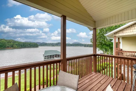 1409 Lakeside Road