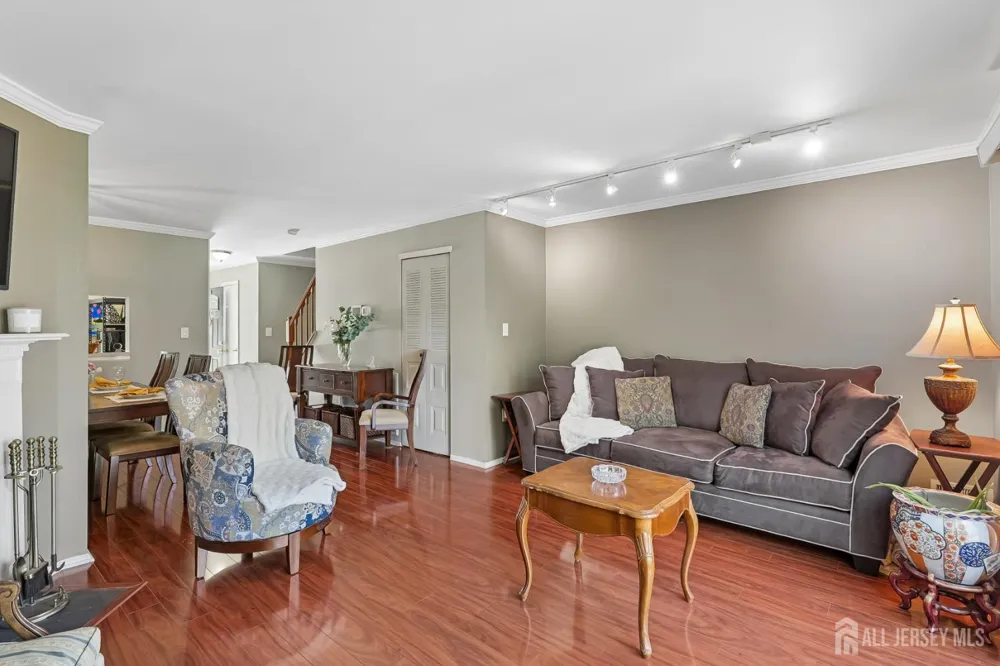 79-79 chelsea Court Franklin, NJ 08873
