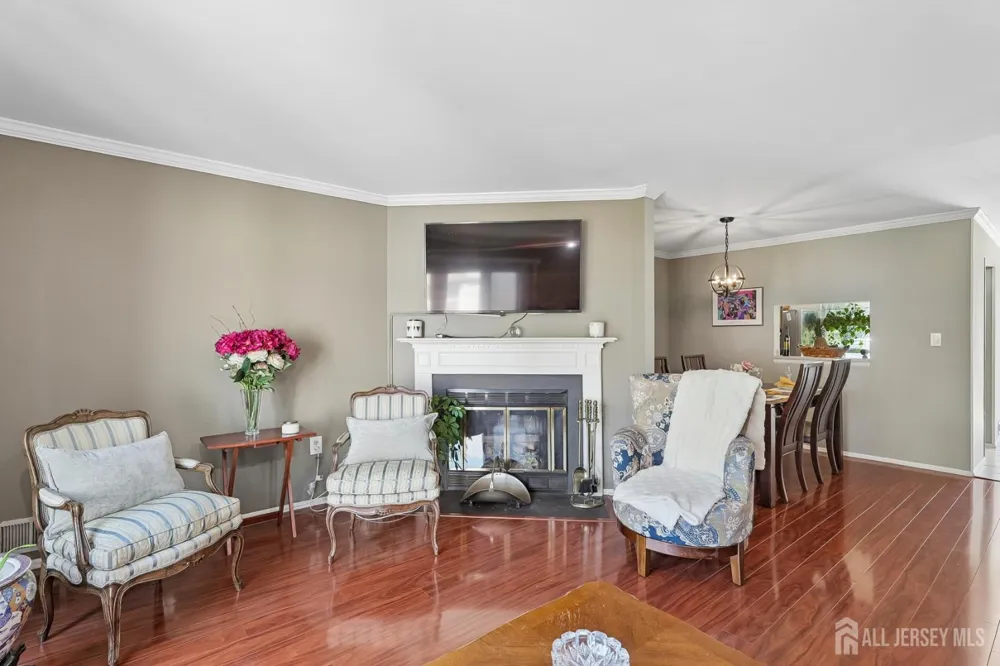 79-79 chelsea Court Franklin, NJ 08873