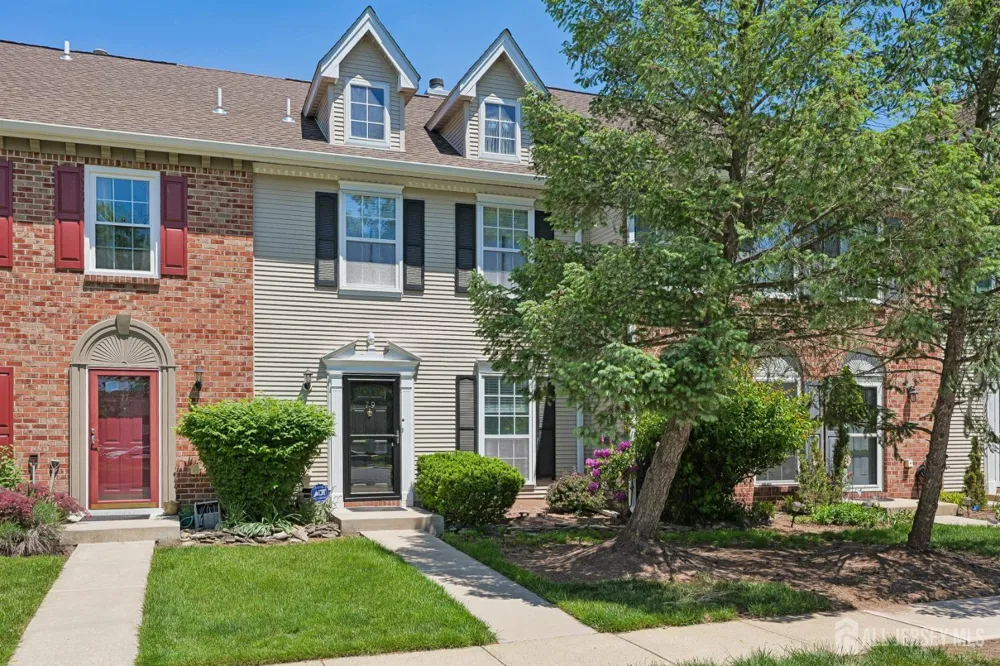 79-79 chelsea Court Franklin, NJ 08873