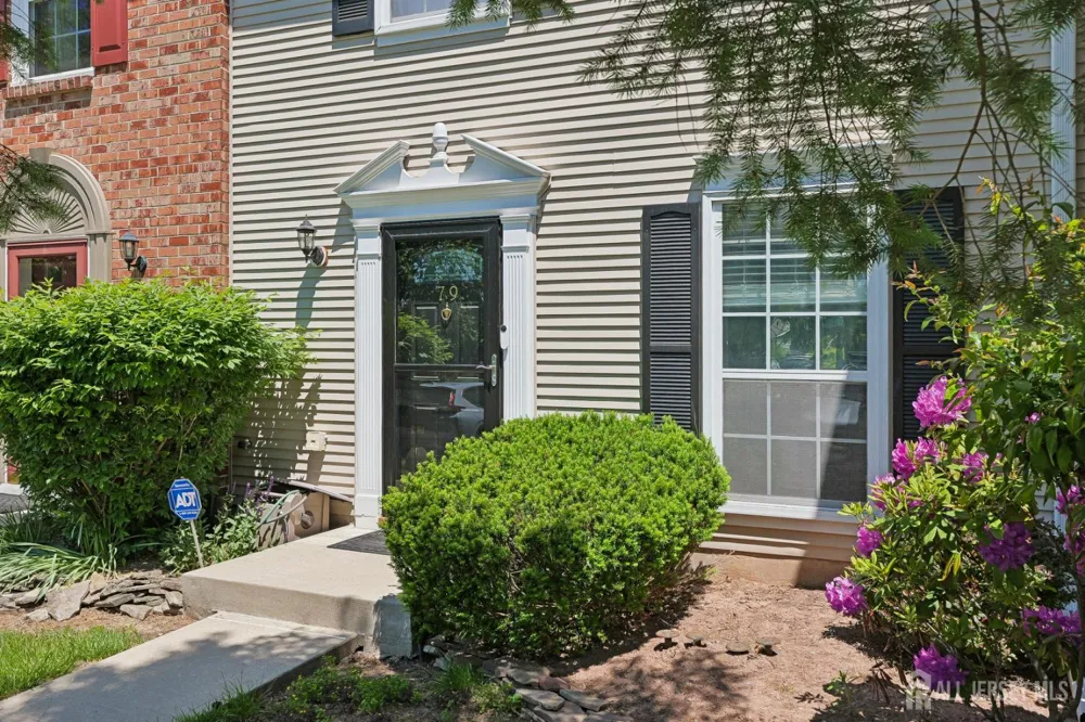 79-79 chelsea Court Franklin, NJ 08873