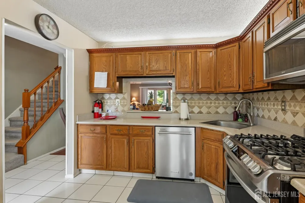 79-79 chelsea Court Franklin, NJ 08873