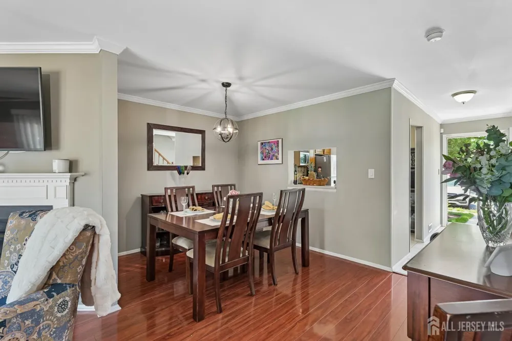 79-79 chelsea Court Franklin, NJ 08873